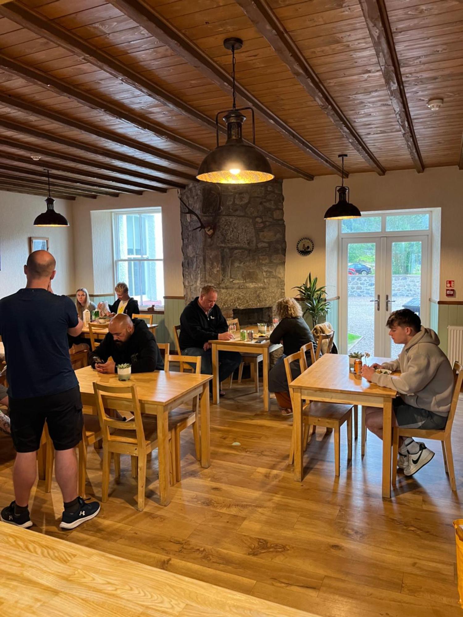 Great Glen Hostel Spean Bridge Bagian luar foto
